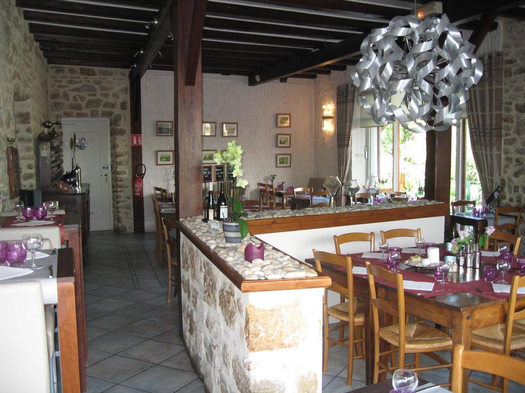 Au Faisan Dore Neuville-sur-Ain Exterior photo